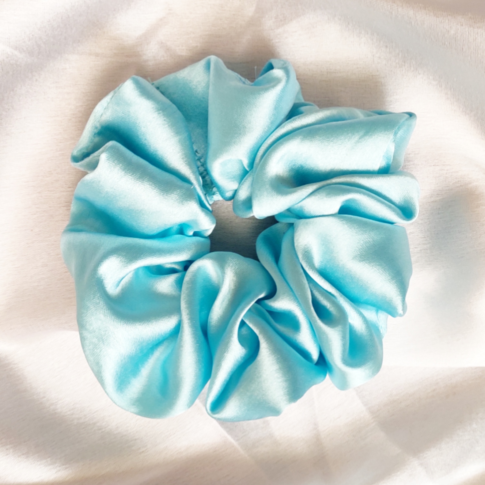 SATIN SCRUNCHIE LIGHT BLUE SATIN SCRUNCHIE LIGHT BLUE